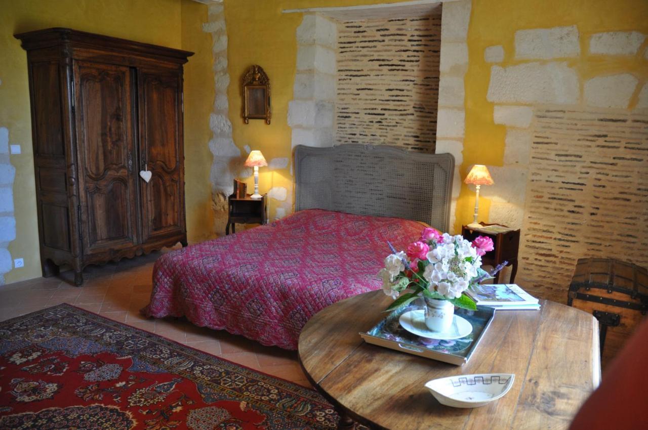 Chateau La Gentilhommiere Du Puits Notre-Dame 30 Rue De L'Eglise 24110 Saint Leon Sur L'Isle מראה חיצוני תמונה