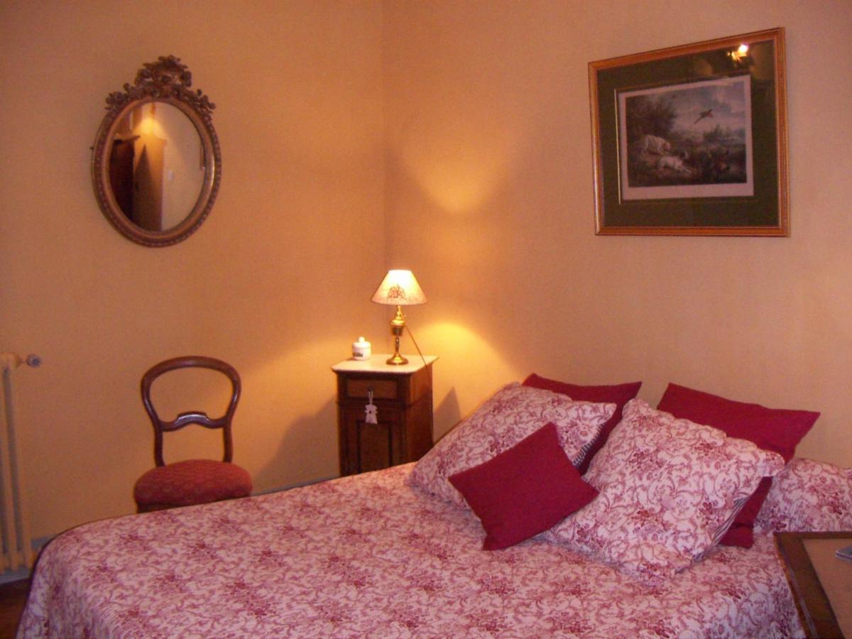Chateau La Gentilhommiere Du Puits Notre-Dame 30 Rue De L'Eglise 24110 Saint Leon Sur L'Isle מראה חיצוני תמונה