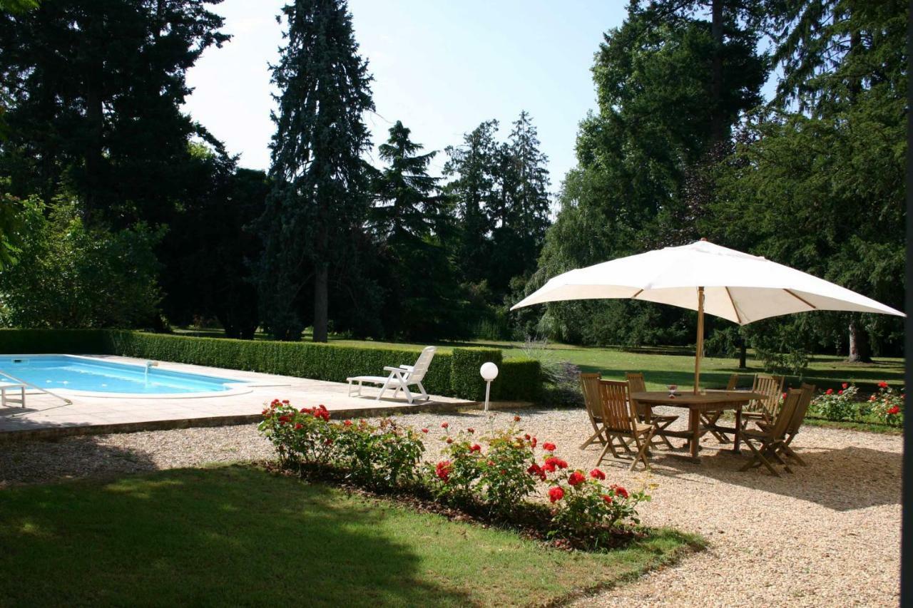 Chateau La Gentilhommiere Du Puits Notre-Dame 30 Rue De L'Eglise 24110 Saint Leon Sur L'Isle מראה חיצוני תמונה
