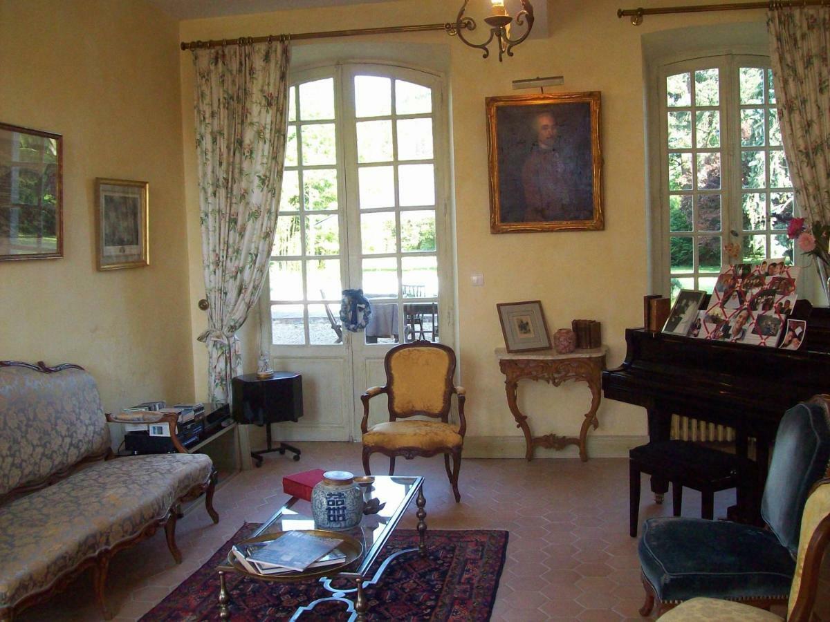 Chateau La Gentilhommiere Du Puits Notre-Dame 30 Rue De L'Eglise 24110 Saint Leon Sur L'Isle מראה חיצוני תמונה