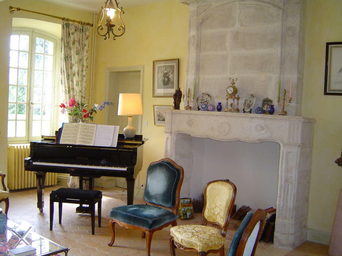 Chateau La Gentilhommiere Du Puits Notre-Dame 30 Rue De L'Eglise 24110 Saint Leon Sur L'Isle מראה חיצוני תמונה