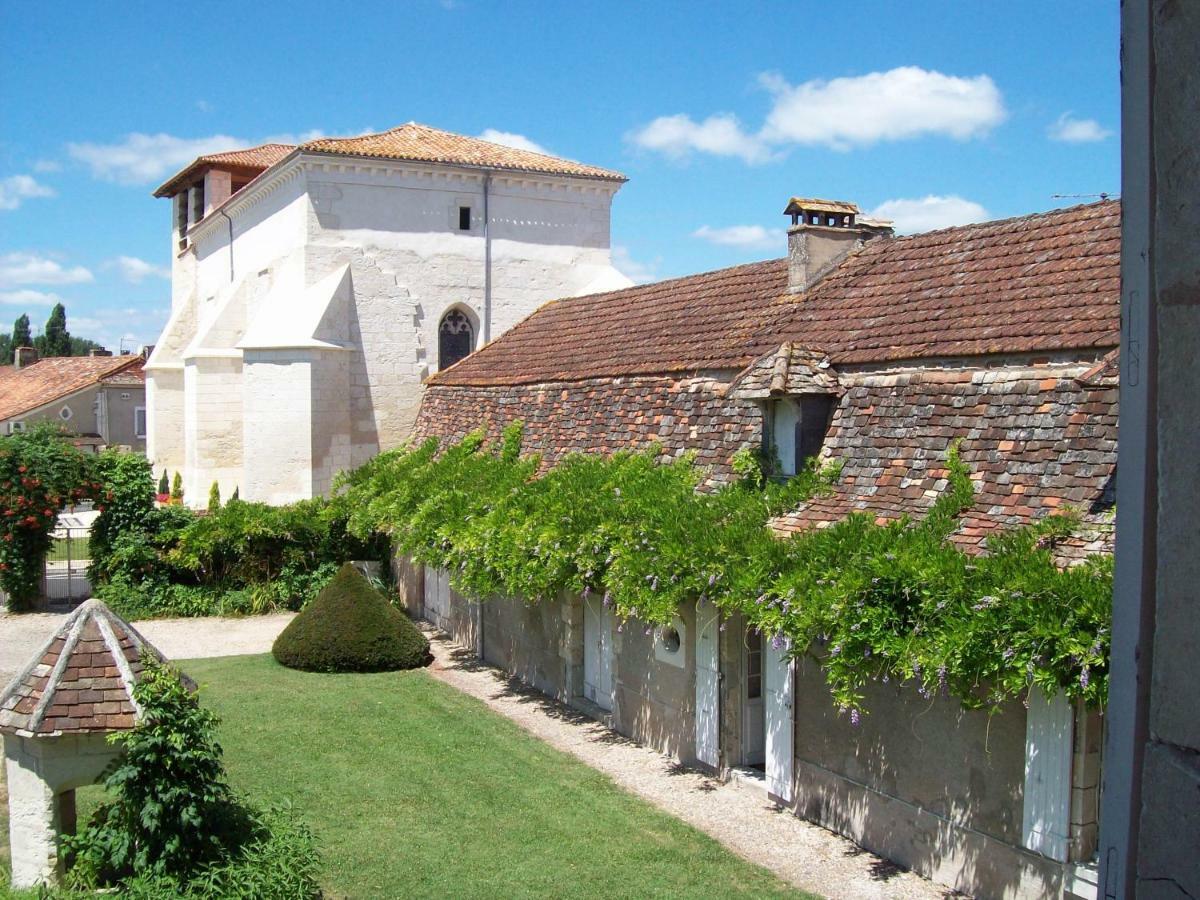 Chateau La Gentilhommiere Du Puits Notre-Dame 30 Rue De L'Eglise 24110 Saint Leon Sur L'Isle מראה חיצוני תמונה