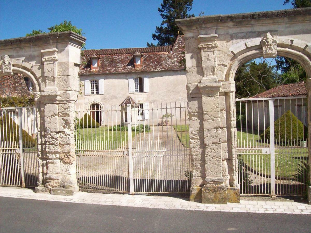 Chateau La Gentilhommiere Du Puits Notre-Dame 30 Rue De L'Eglise 24110 Saint Leon Sur L'Isle מראה חיצוני תמונה