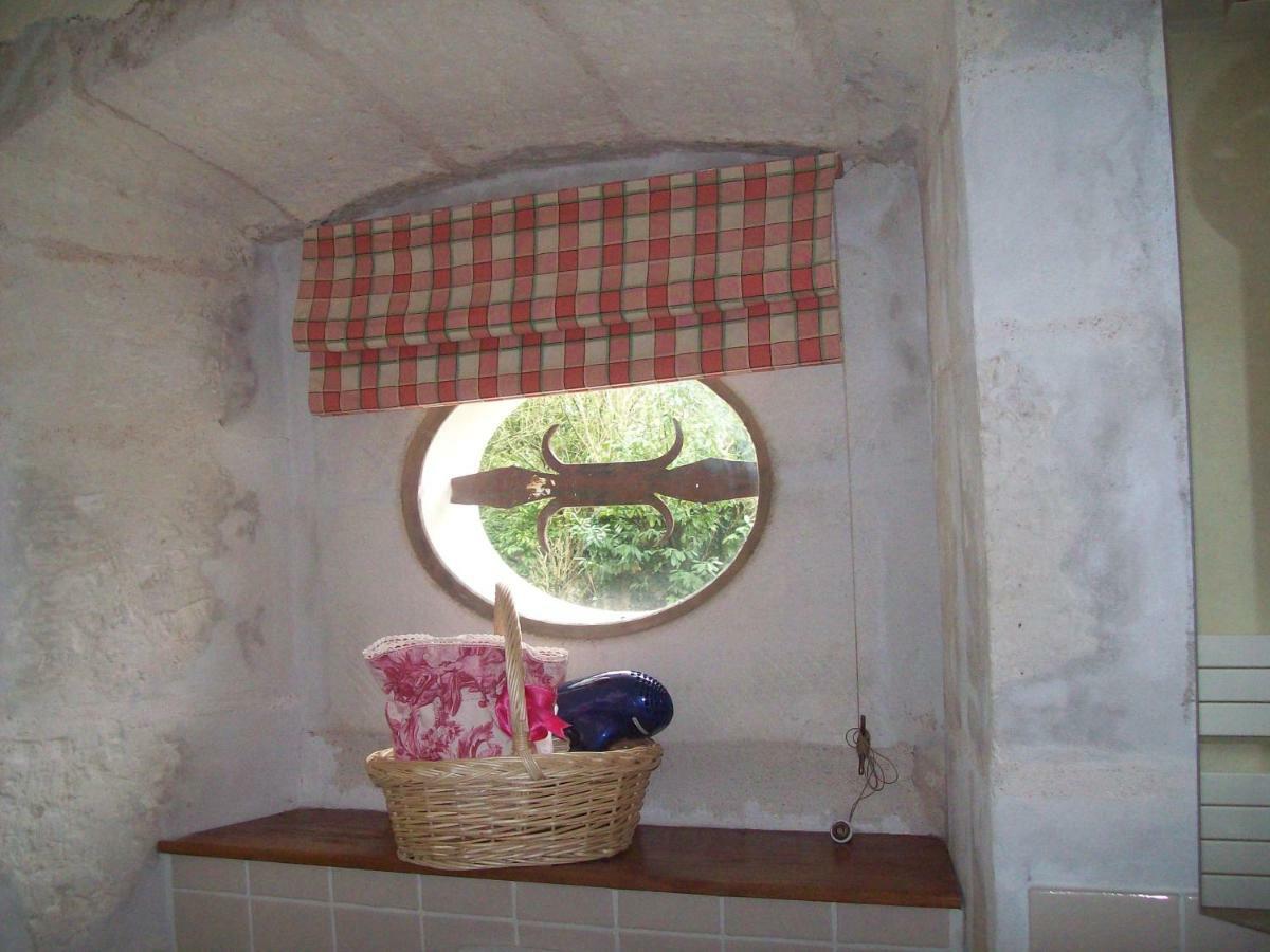 Chateau La Gentilhommiere Du Puits Notre-Dame 30 Rue De L'Eglise 24110 Saint Leon Sur L'Isle מראה חיצוני תמונה