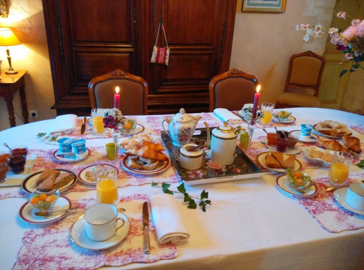 Chateau La Gentilhommiere Du Puits Notre-Dame 30 Rue De L'Eglise 24110 Saint Leon Sur L'Isle מראה חיצוני תמונה