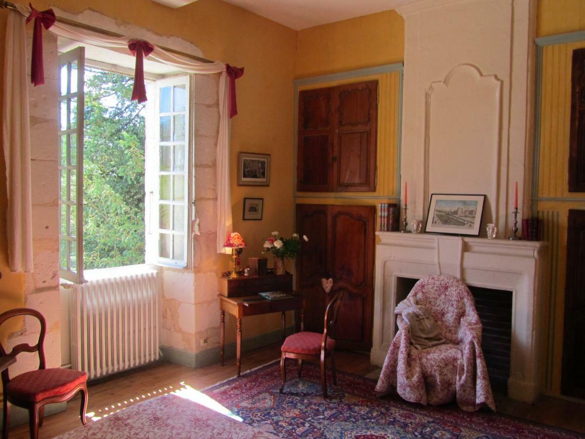 Chateau La Gentilhommiere Du Puits Notre-Dame 30 Rue De L'Eglise 24110 Saint Leon Sur L'Isle מראה חיצוני תמונה