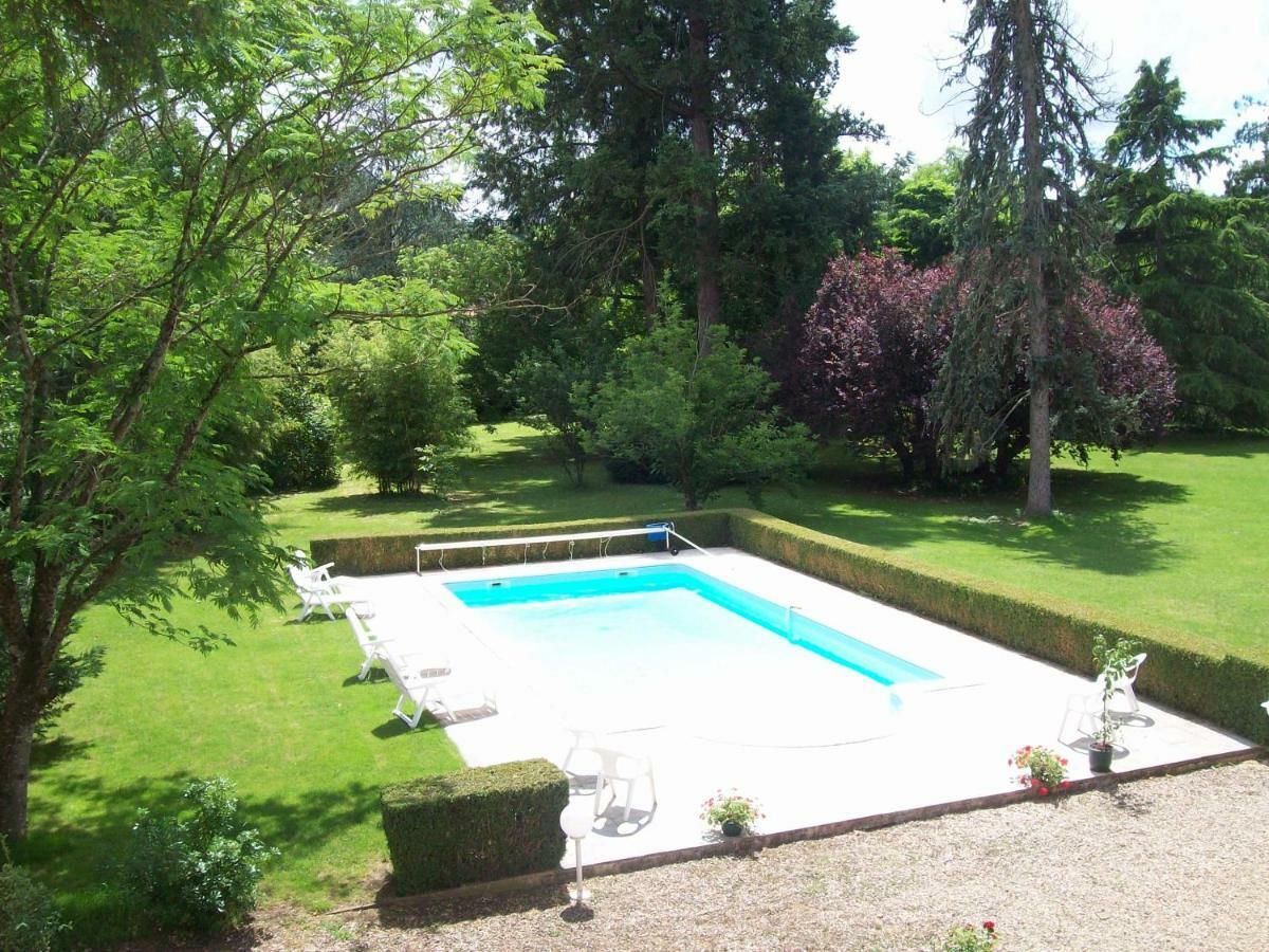 Chateau La Gentilhommiere Du Puits Notre-Dame 30 Rue De L'Eglise 24110 Saint Leon Sur L'Isle מראה חיצוני תמונה