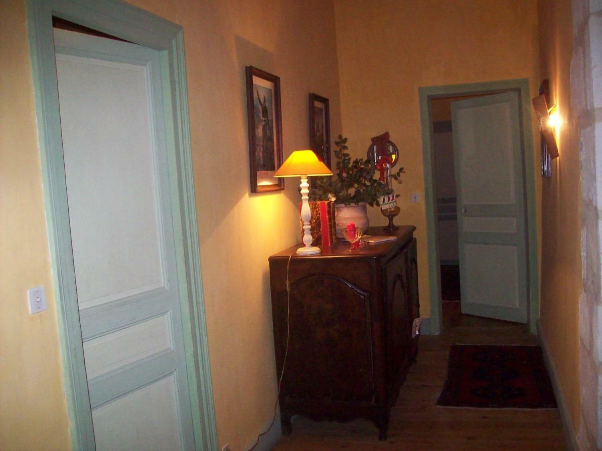 Chateau La Gentilhommiere Du Puits Notre-Dame 30 Rue De L'Eglise 24110 Saint Leon Sur L'Isle מראה חיצוני תמונה