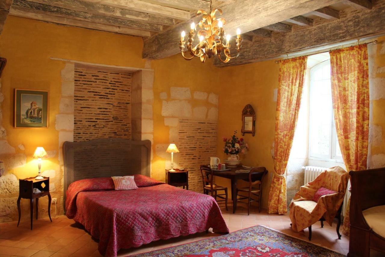 Chateau La Gentilhommiere Du Puits Notre-Dame 30 Rue De L'Eglise 24110 Saint Leon Sur L'Isle מראה חיצוני תמונה