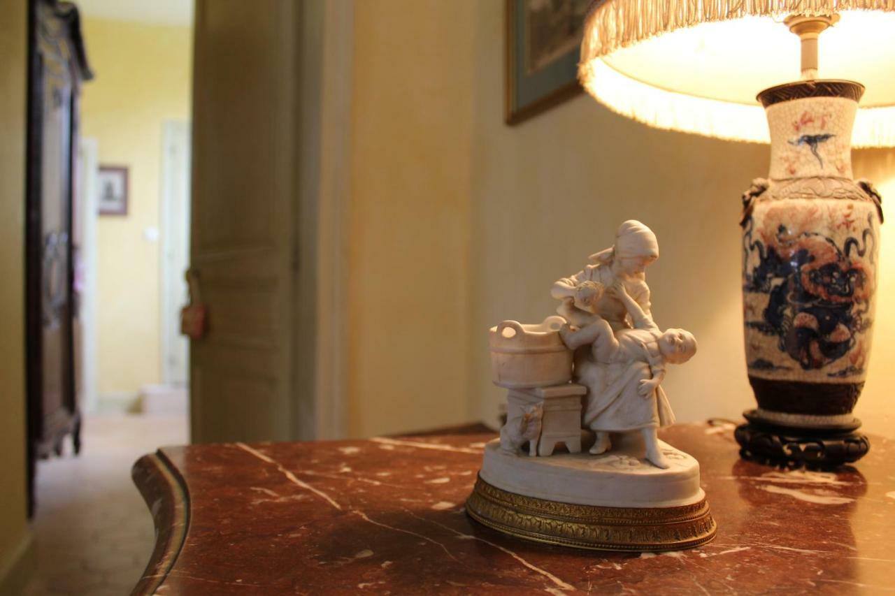 Chateau La Gentilhommiere Du Puits Notre-Dame 30 Rue De L'Eglise 24110 Saint Leon Sur L'Isle מראה חיצוני תמונה