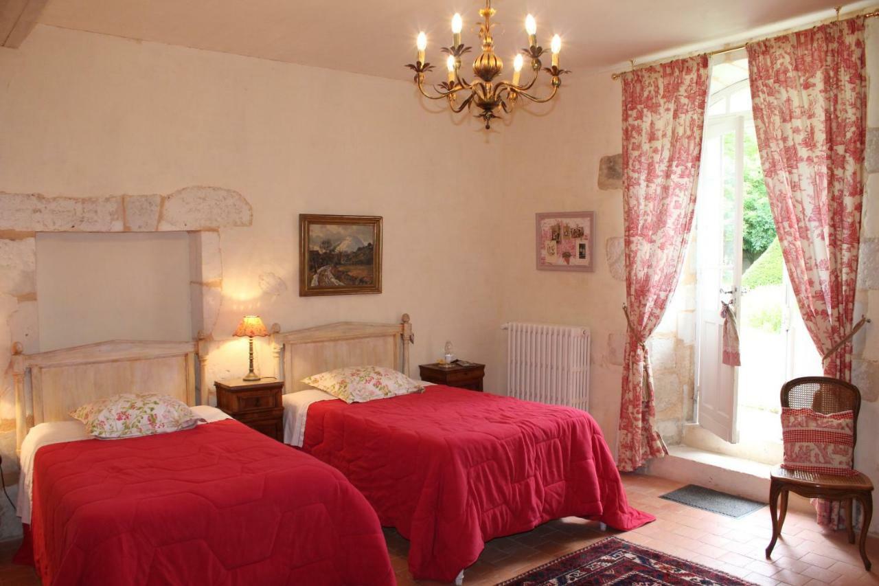 Chateau La Gentilhommiere Du Puits Notre-Dame 30 Rue De L'Eglise 24110 Saint Leon Sur L'Isle מראה חיצוני תמונה