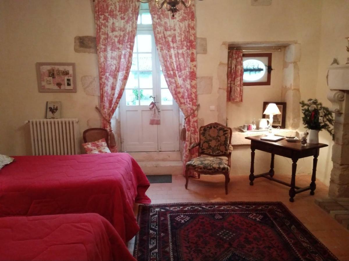 Chateau La Gentilhommiere Du Puits Notre-Dame 30 Rue De L'Eglise 24110 Saint Leon Sur L'Isle מראה חיצוני תמונה