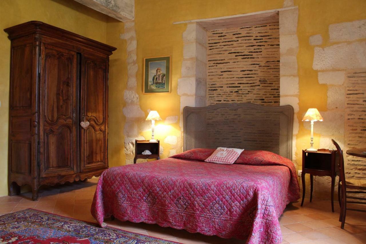 Chateau La Gentilhommiere Du Puits Notre-Dame 30 Rue De L'Eglise 24110 Saint Leon Sur L'Isle מראה חיצוני תמונה