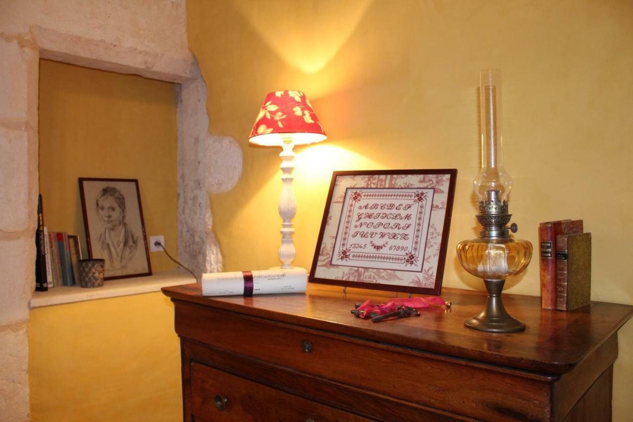 Chateau La Gentilhommiere Du Puits Notre-Dame 30 Rue De L'Eglise 24110 Saint Leon Sur L'Isle מראה חיצוני תמונה