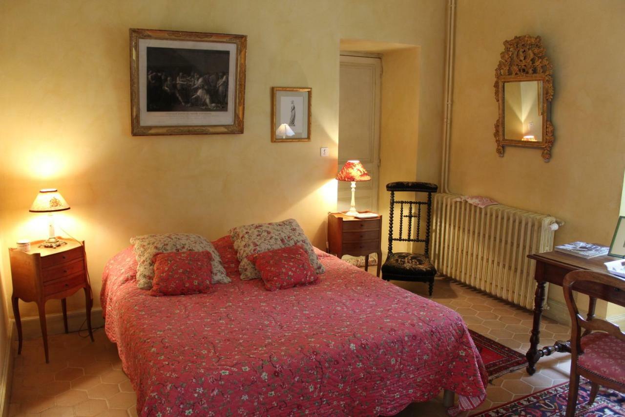 Chateau La Gentilhommiere Du Puits Notre-Dame 30 Rue De L'Eglise 24110 Saint Leon Sur L'Isle מראה חיצוני תמונה