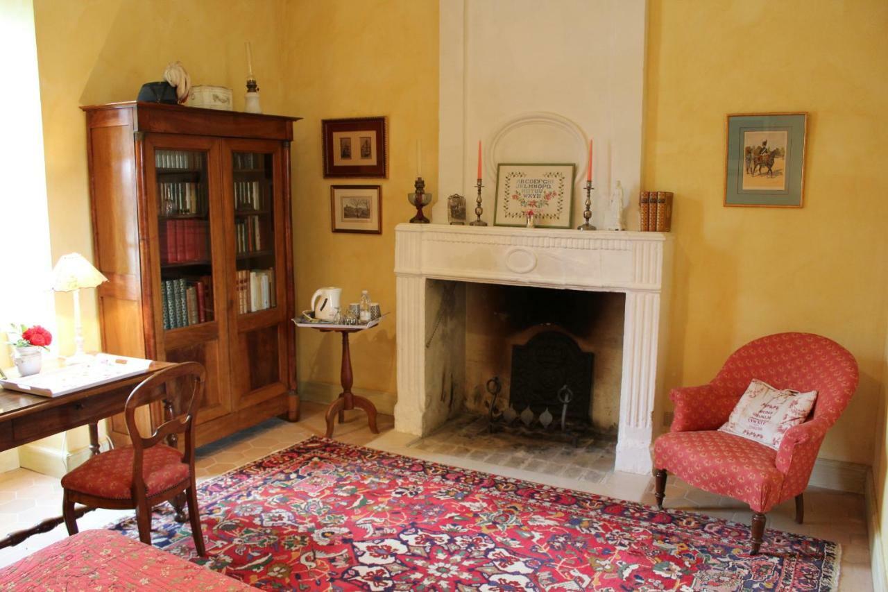Chateau La Gentilhommiere Du Puits Notre-Dame 30 Rue De L'Eglise 24110 Saint Leon Sur L'Isle מראה חיצוני תמונה