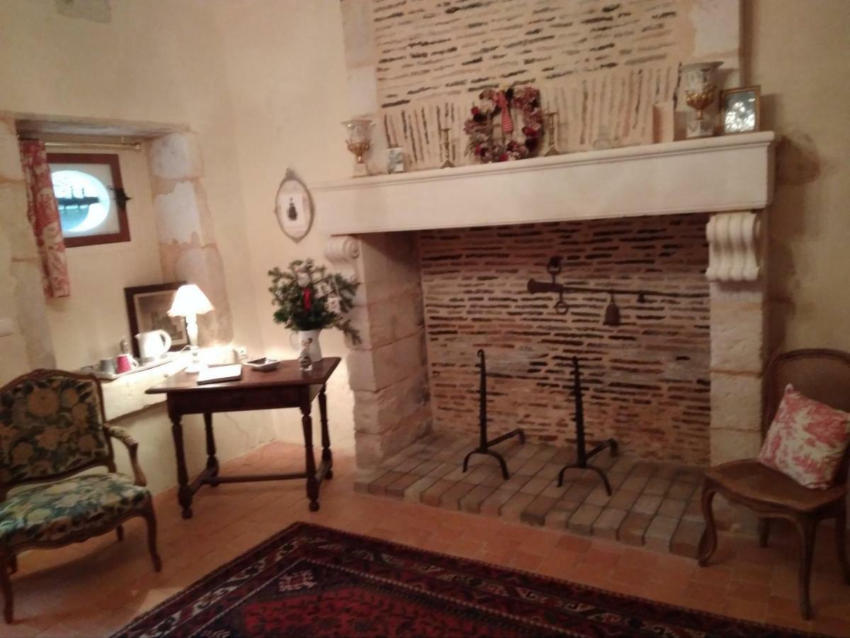 Chateau La Gentilhommiere Du Puits Notre-Dame 30 Rue De L'Eglise 24110 Saint Leon Sur L'Isle מראה חיצוני תמונה