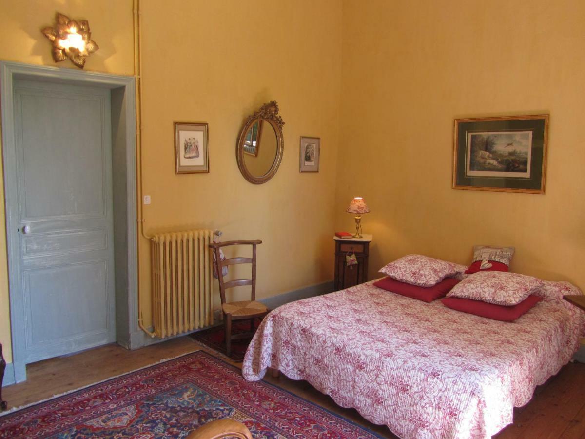 Chateau La Gentilhommiere Du Puits Notre-Dame 30 Rue De L'Eglise 24110 Saint Leon Sur L'Isle מראה חיצוני תמונה