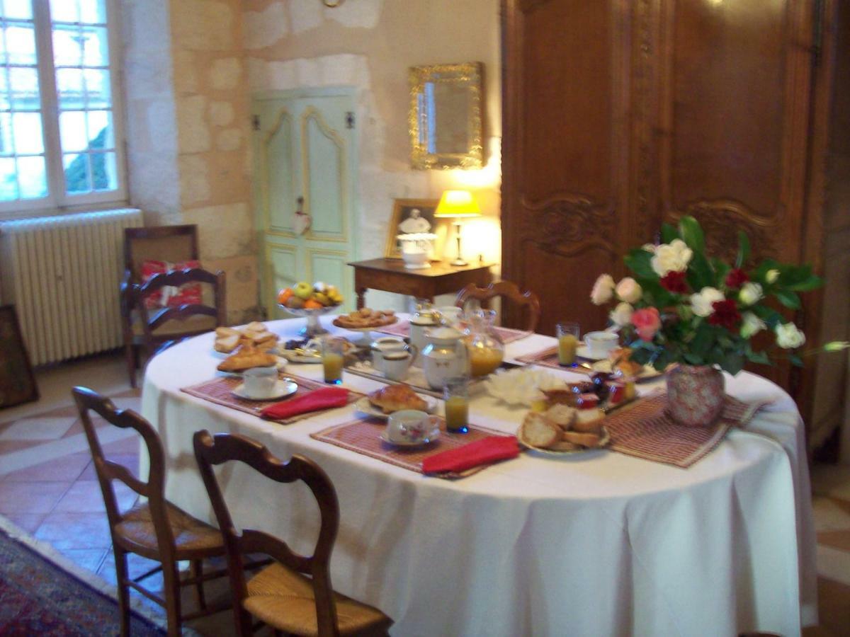 Chateau La Gentilhommiere Du Puits Notre-Dame 30 Rue De L'Eglise 24110 Saint Leon Sur L'Isle מראה חיצוני תמונה